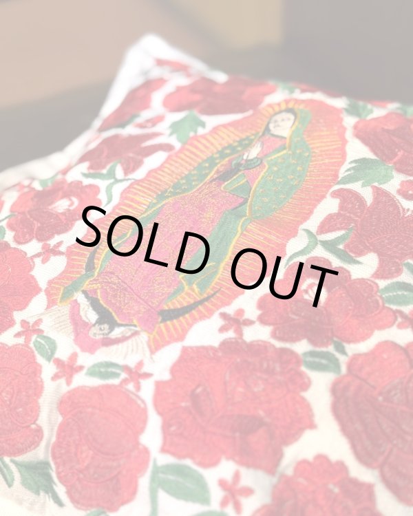 画像4: ラスト1個で終了 送料無料 ESTRELLA STANDARD / GUATEMALA  ALL刺繍 グアダルーペ 薔薇 クッションカバー&ヌードクッションセット ホワイト (4)