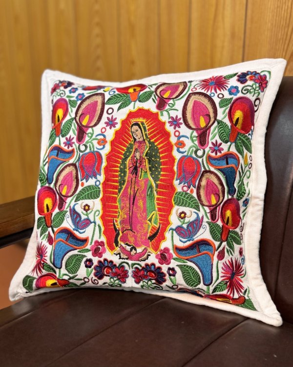 画像1: 送料無料 ESTRELLA STANDARD / GUATEMALA  ALL刺繍 グアダルーペ カラーリリー クッションカバー&ヌードクッションセット ホワイト (1)