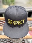 画像2: FUCKIN' MELLOW / RESPECT Artwork by WACKY  スナップバックキャップ ブラック/ゴールド (2)
