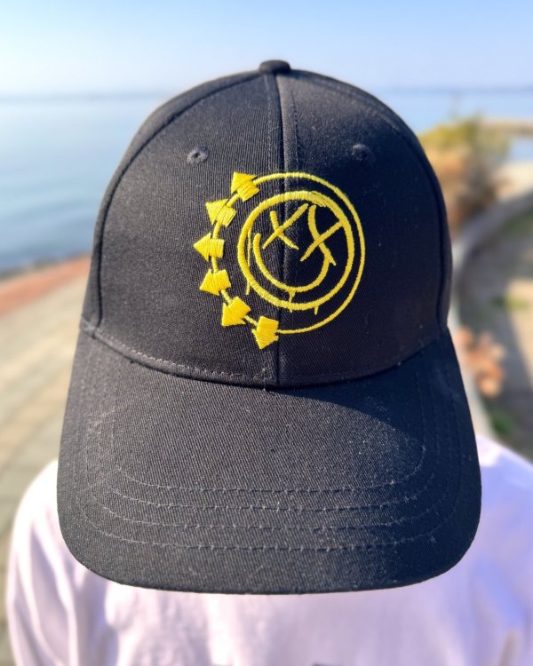 画像2: BLINK-182 / Yellow Six Arrow Smile ベースボールキャップ BLACK (2)