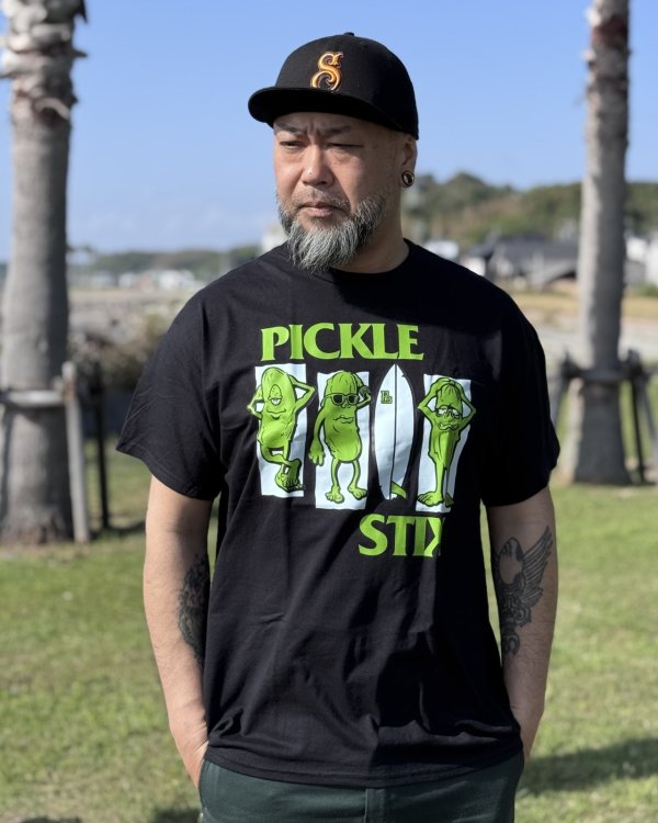 画像1: 送料無料 BALL&CHAIN別注 PICKLE STIX SURFBOARDS / BALL&CHAIN別注 Black Pickle Tシャツ ブラック (1)