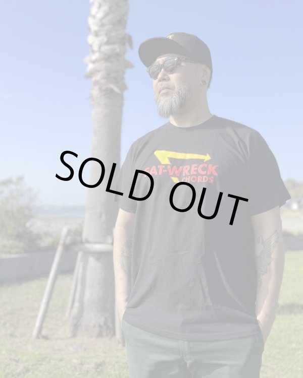 画像1: 送料無料 XLラスト2枚で終了 FAT WRECK CHORDS / FAT-N-OUT Tシャツ (1)