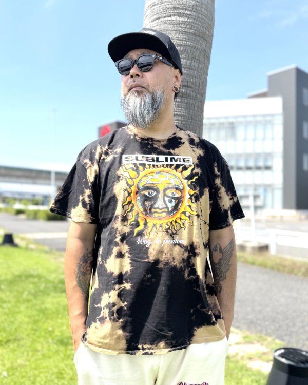 画像2: カリフォルニア買付アイテム 送料無料 SUBLIME / 40 Oz. To Freedom Sun ブリーチダイTシャツ ブラック (2)