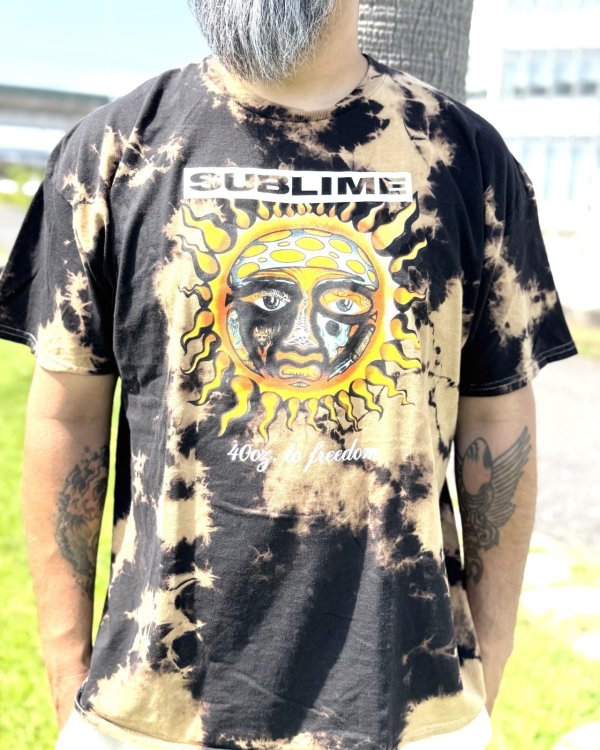 画像1: カリフォルニア買付アイテム 送料無料 SUBLIME / 40 Oz. To Freedom Sun ブリーチダイTシャツ ブラック (1)