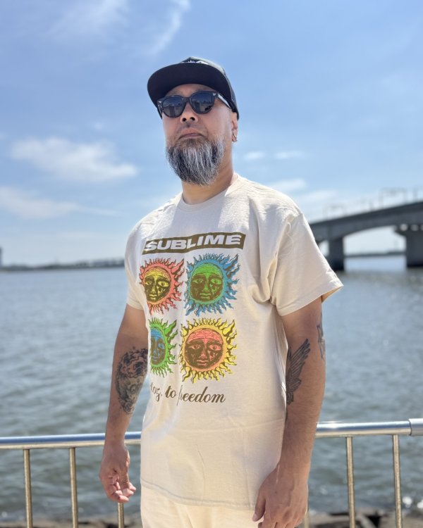 画像2: カリフォルニア買付アイテム 送料無料 SUBLIME / 40 oz. to Freedom Colorblock Tシャツ サンド (2)