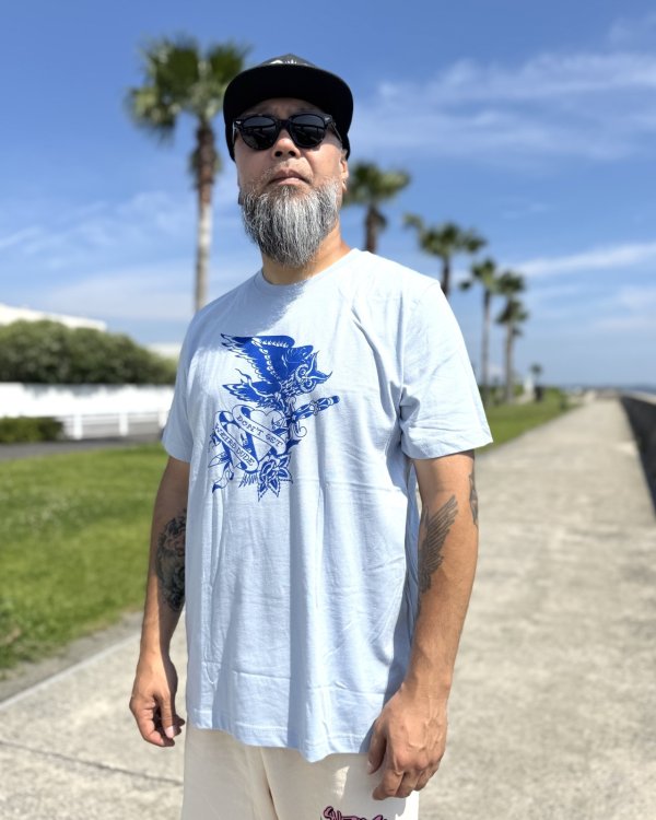 画像3: オーピーさん直買付アイテム 送料無料 DGWD / BLUE DAGGER OWL 半袖Tシャツ ライトブルー Artwork by MR. LEE (3)