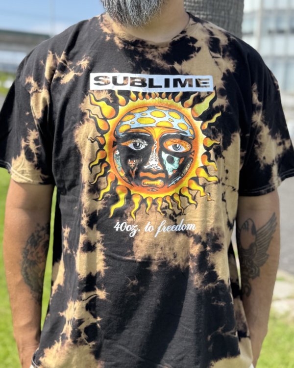 画像1: カリフォルニア買付アイテム Lサイズラスト3枚で終了 送料無料 SUBLIME / 40 Oz. To Freedom Sun ブリーチダイTシャツ ブラック (1)