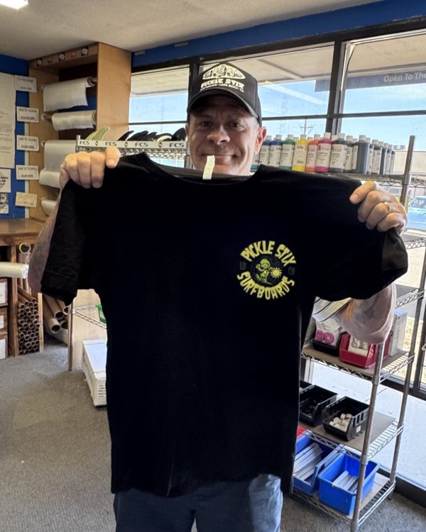 画像2: スメリーさん直買い付けアイテム 送料無料 Sサイズのみ PICKLE STIX SURFBOARDS / BALL&CHAIN別注 Pickle Fink Tシャツ ブラック (2)