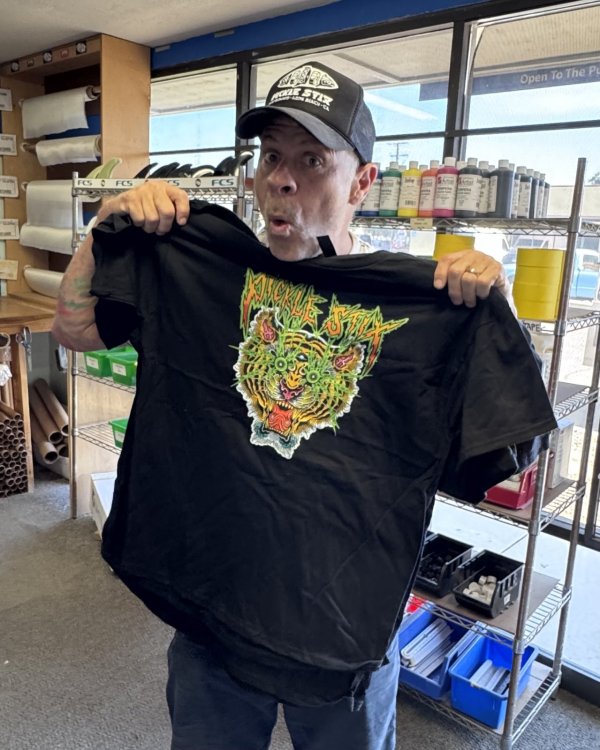 画像1: スメリーさん直買い付けアイテム 送料無料  L、XLサイズのみ PICKLE STIX SURFBOARDS / BALL&CHAIN別注 Pickle Stix Tiger Tシャツ ブラック (1)