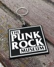 画像1: ファット・マイクさん直買い付けアイテム THE PUNK ROCK MUSEUM / Big Block Logo ラバーキーホルダー ホワイト (1)