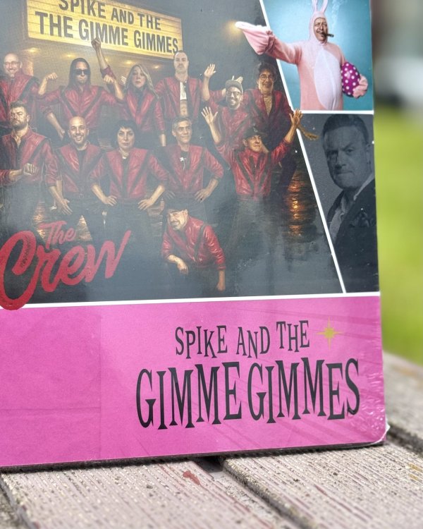 画像7: ファット・マイクさん直買い付けアイテム 4冊限定入荷 THE PUNK ROCK MUSEUM / Spike and The Gimme Gimmes 2026 カレンダー with フレキシブルレコード付き (7)