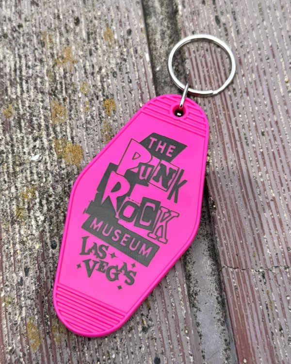画像2: ファット・マイクさん直買い付けアイテム THE PUNK ROCK MUSEUM / Vegas Vic Hotel キーチェーン ピンク (2)