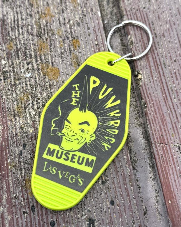画像2: ファット・マイクさん直買い付けアイテム THE PUNK ROCK MUSEUM / Vegas Vic Hotel キーチェーン ライムグリーン (2)