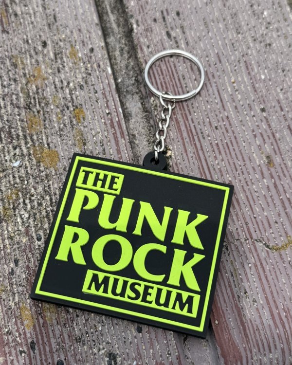画像2: ファット・マイクさん直買い付けアイテム THE PUNK ROCK MUSEUM / Big Block Logo ラバーキーホルダー グリーン (2)