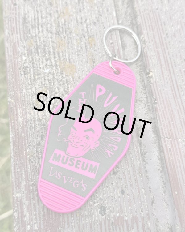 画像1: ファット・マイクさん直買い付けアイテム 残り3個で終了 THE PUNK ROCK MUSEUM / Vegas Vic Hotel キーチェーン ピンク (1)