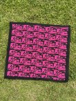 画像2: ファット・マイクさん直買い付けアイテム 2枚のみの入荷 THE PUNK ROCK MUSEUM / Logo バンダナ ピンク (2)