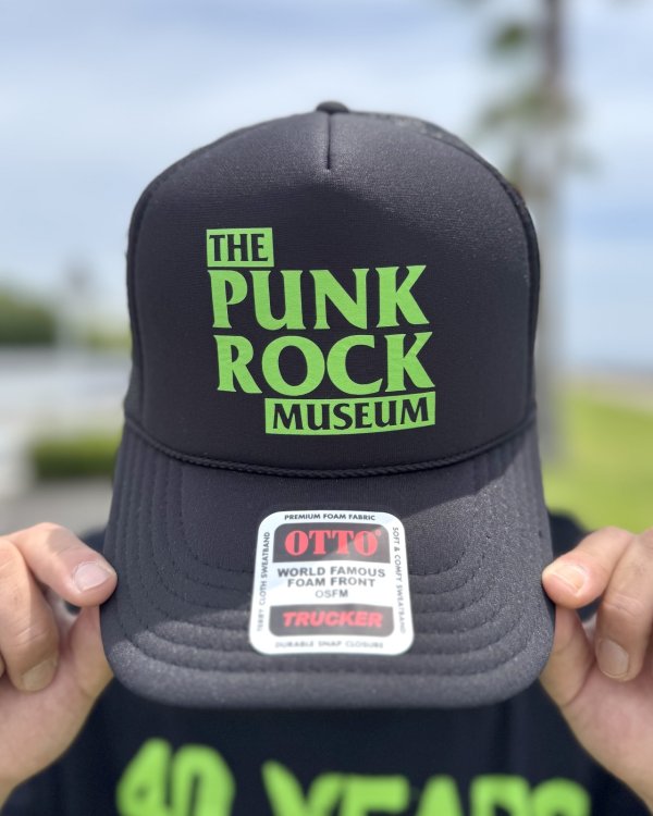 画像2: ファット・マイクさん直買い付けアイテム 送料無料 THE PUNK ROCK MUSEUM / Block Logo メッシュキャップ ブラック (2)