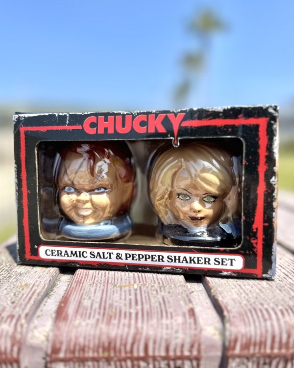 画像1: カリフォルニア買付アイテム 送料無料 CHUCKY / Ceramic Salt & Pepper Shaker Set (1)