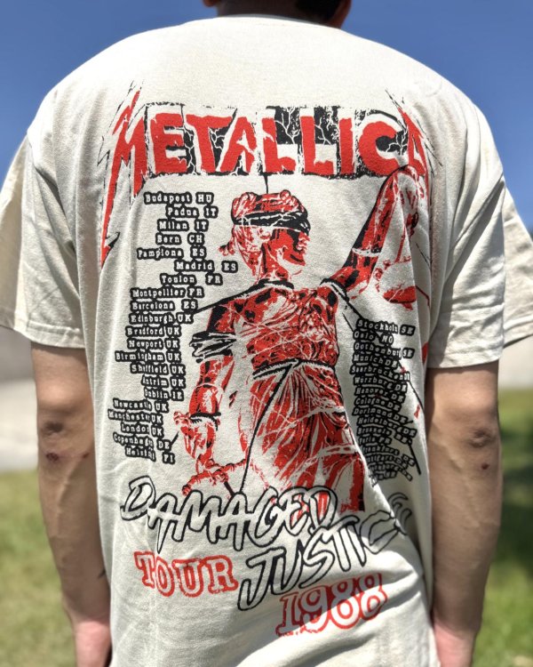 画像2: カリフォルニア買付アイテム 送料無料 L、XLラスト2枚づつで終了 METALLICA / Damaged Justice Tour 1988 Tシャツ サンド (2)