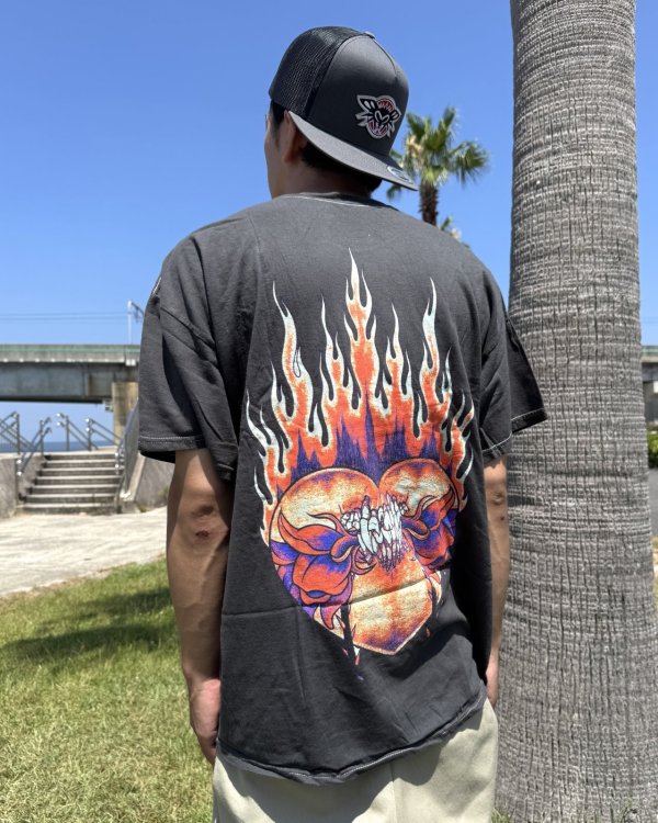 画像5: カリフォルニア買付アイテム 送料無料 L、2XLサイズのみ METALLICA / Flaming Flower Skull Tシャツ ブラック Artwork by PUSHEAD (5)