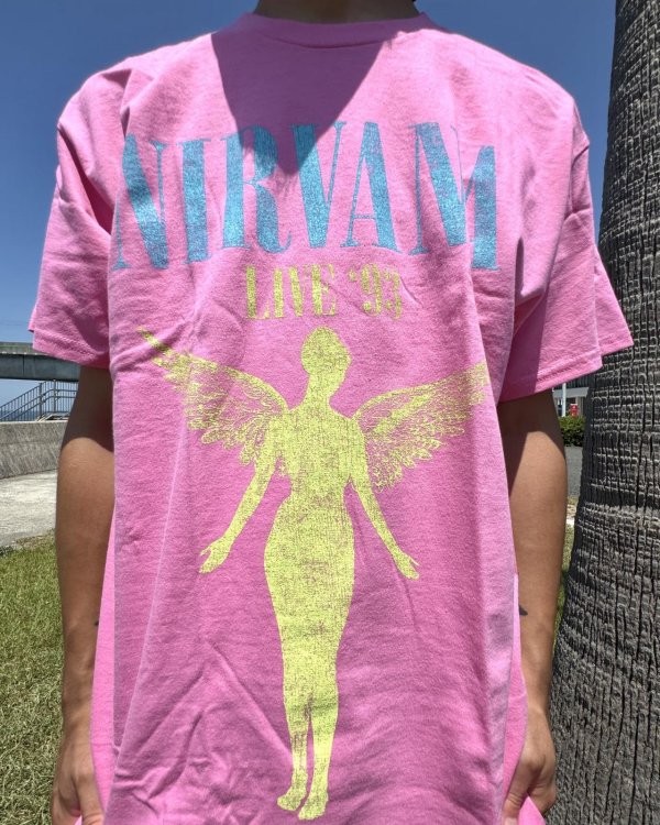 画像2: カリフォルニア買付アイテム 送料無料 NIRVANA /  Live '93 Tシャツ ピンク (2)