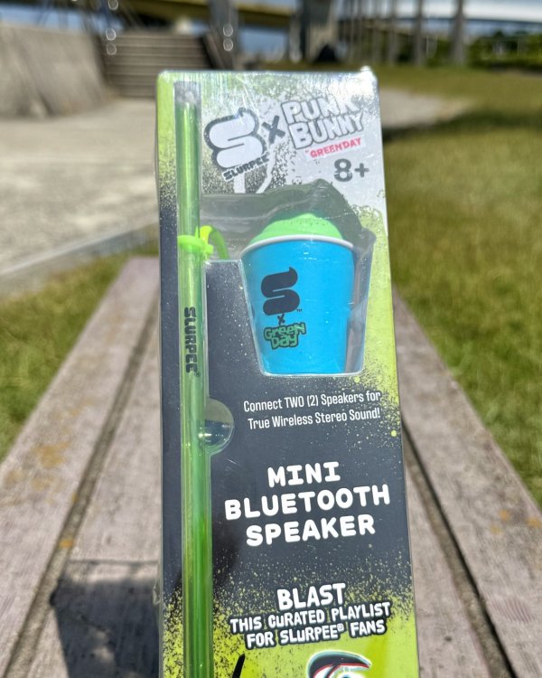 画像2: カリフォルニア買付アイテム 限定品 Slurpee x Punk Bunny(Green Day) / Mini Bluetooth Speaker (2)