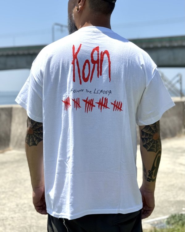 画像1: カリフォルニア買付アイテム 送料無料 XL、2XLサイズのみ KORN / Hopscotch Tシャツ ホワイト (1)