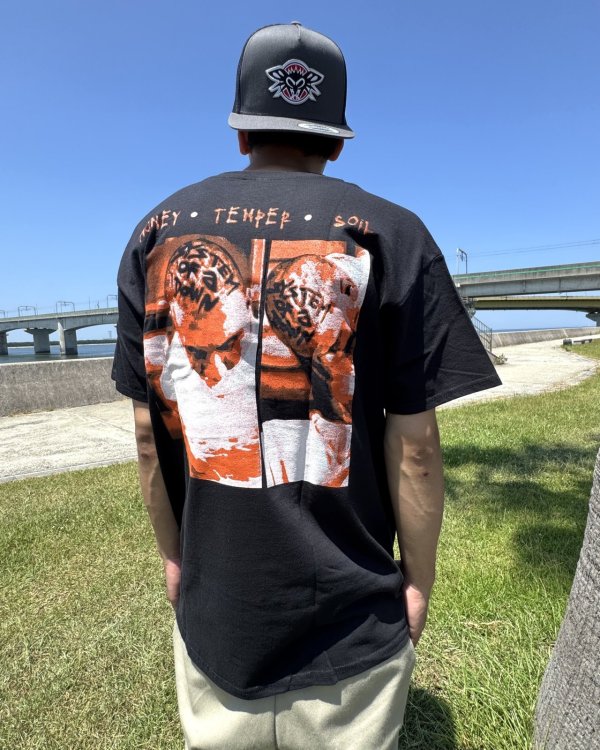 画像1: カリフォルニア買付アイテム 送料無料 M、Lサイズのみ SYSTEM OF A DOWN / Honey Temper Soil Tシャツ ブラック (1)