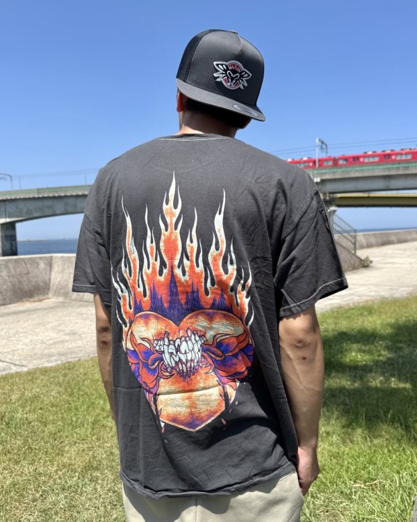 画像7: カリフォルニア買付アイテム 送料無料 L、2XLサイズのみ METALLICA / Flaming Flower Skull Tシャツ ブラック Artwork by PUSHEAD (7)