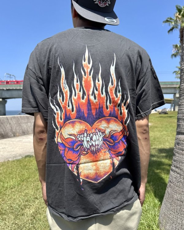 画像1: カリフォルニア買付アイテム 送料無料 L、2XLサイズのみ METALLICA / Flaming Flower Skull Tシャツ ブラック Artwork by PUSHEAD (1)