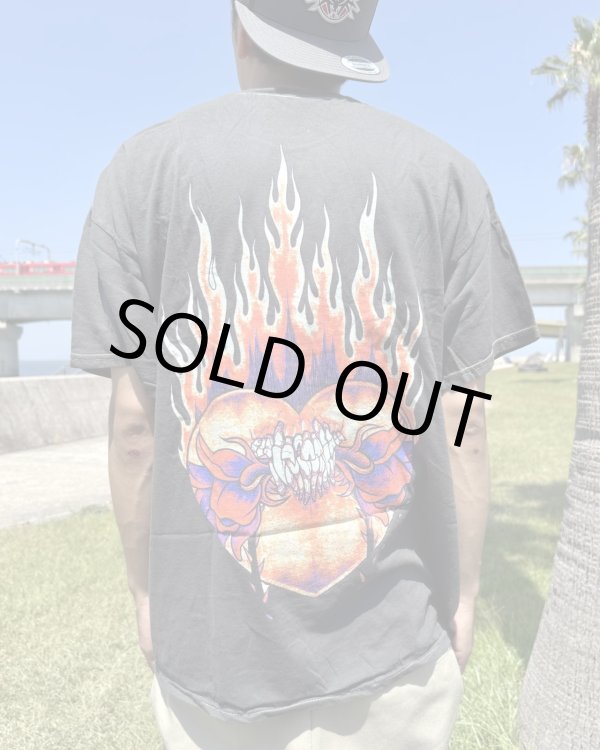 画像1: カリフォルニア買付アイテム 送料無料 Lサイズラスト1枚で終了 METALLICA / Flaming Flower Skull Tシャツ ブラック Artwork by PUSHEAD (1)