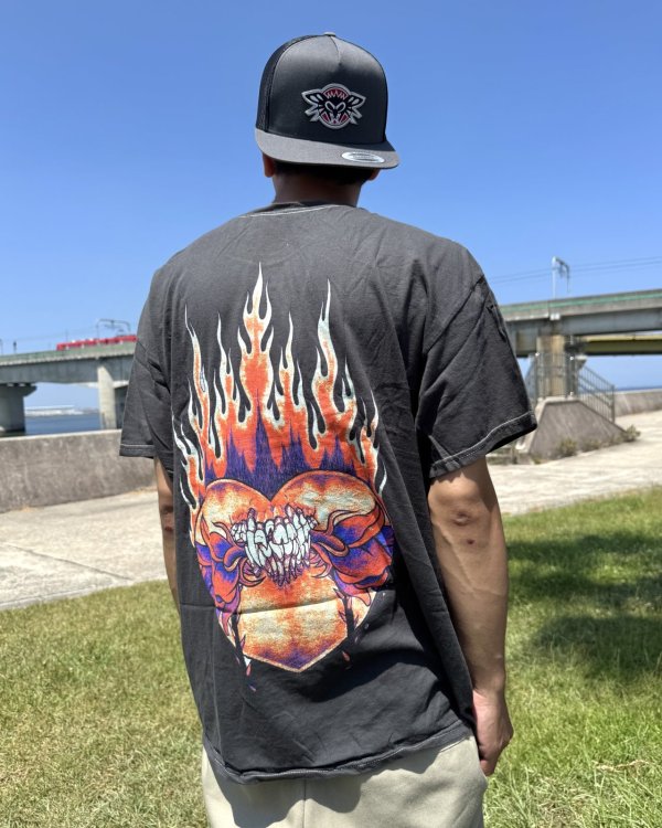 画像6: カリフォルニア買付アイテム 送料無料 L、2XLサイズのみ METALLICA / Flaming Flower Skull Tシャツ ブラック Artwork by PUSHEAD (6)