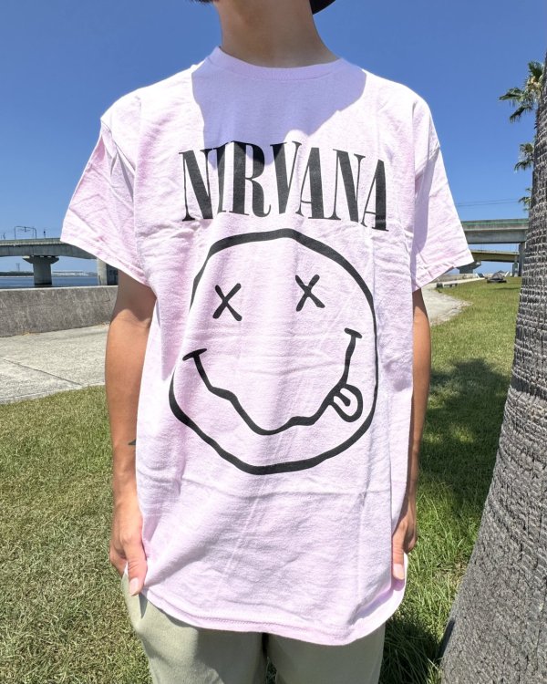 画像1: カリフォルニア買付アイテム 送料無料 NIRVANA / Smiley Face Tシャツ ライトピンク (1)