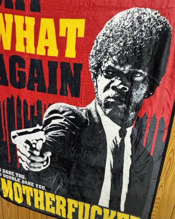 画像7: 送料無料 在庫5枚のみ Pulp Fiction / SAY WHAT AGAIN フリースブランケット (7)