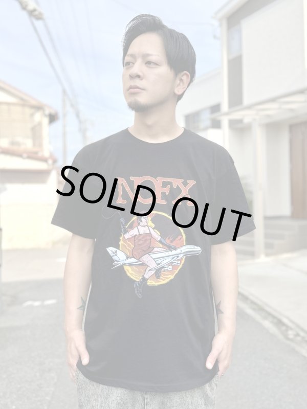 画像1: 送料無料 Lサイズラスト1枚で終了 NOFX "Final Tour Last Merch" / S&M Airlines Tシャツ (made in USA) (1)