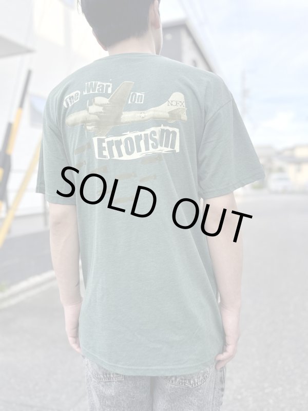 画像4: 送料無料 XL,2XLサイズラスト1枚ずつで終了 NOFX "Final Tour Last Merch" / Dropping Bombs Tシャツ (made in USA) (4)